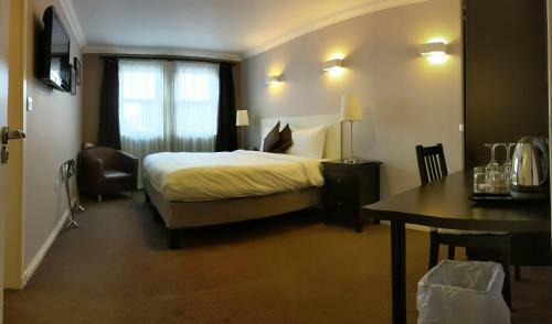 Hostal Maclean Guest House