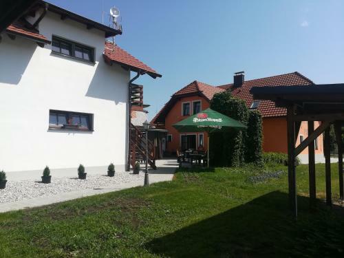 Hostal Penzion A Restaurace U Strnada