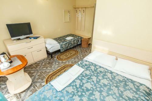 Ev Roshel Hotel