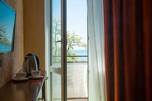 Ev Roshel Hotel