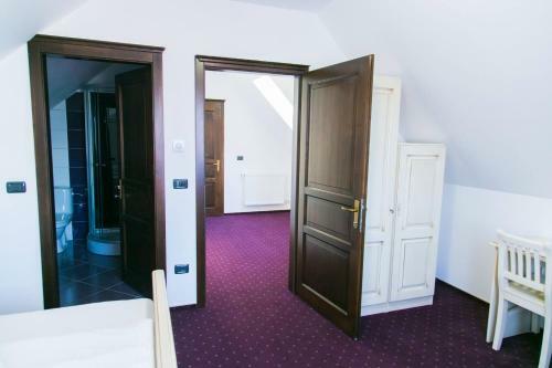 Hostal White House