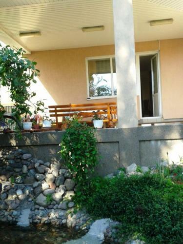 Hostal Guest House Trigona