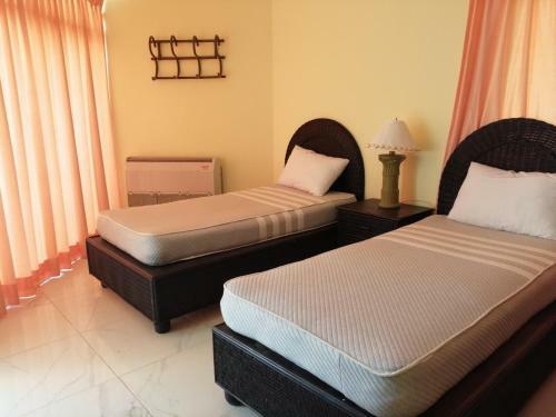 Apartamentos En Albatros F&y