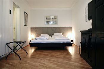 La Scala Apartments