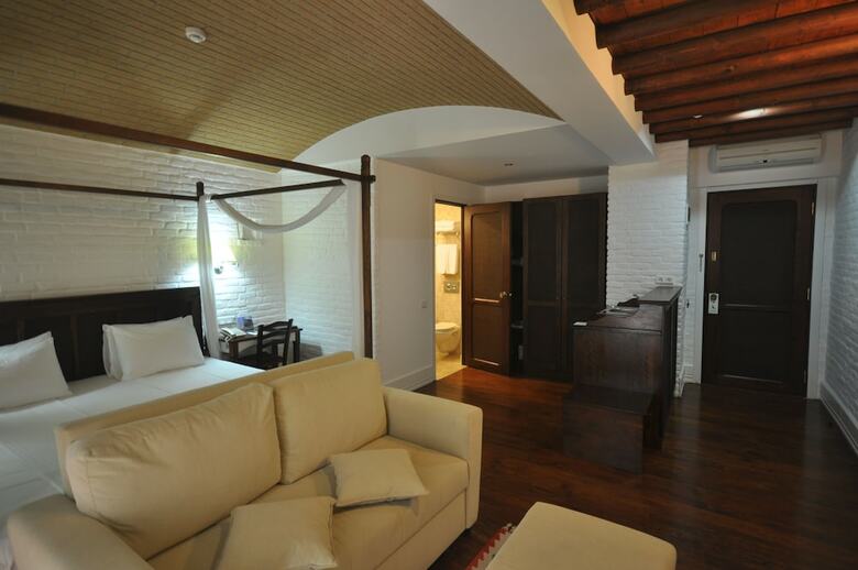 El Vino Hotel Suites