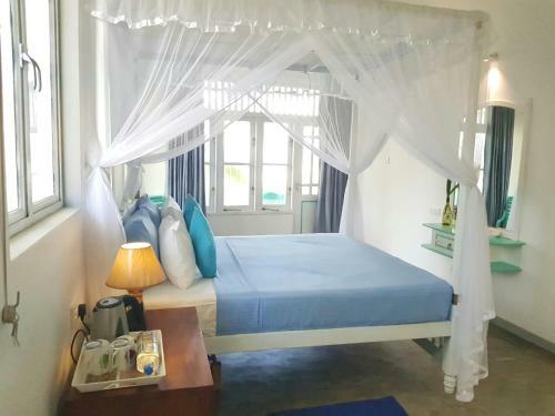Hostal Neela's Guest House-hikkaduwa Beach