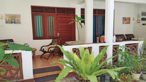 Hostal Neela's Guest House-hikkaduwa Beach