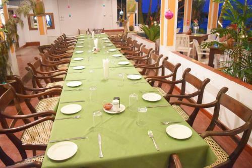 Royal Beach Hotel & Restaurant
