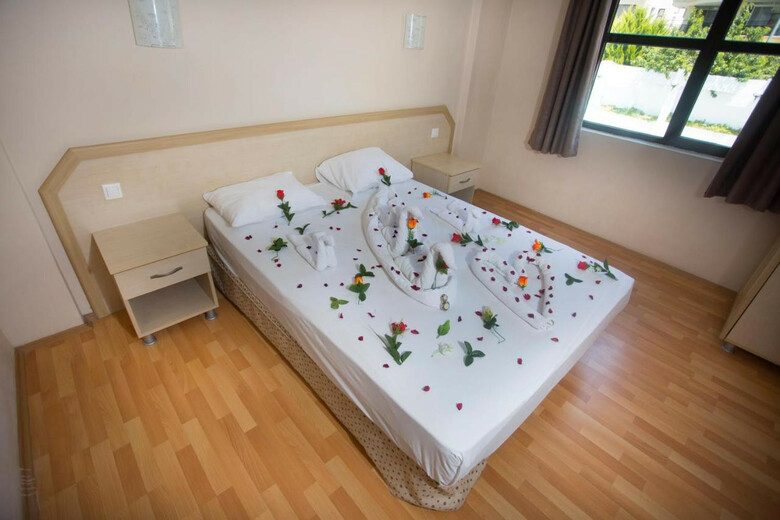 Hotel Tuntas Suites Altinkum