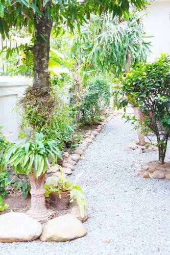Bed & Breakfast Colonial Charm Near The Beach