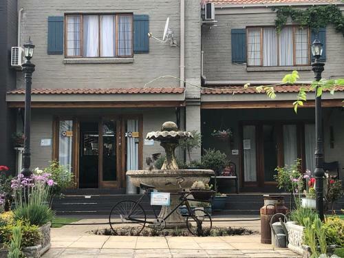 Hostal Tuscana Villa Guesthouse