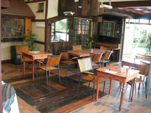 Hostal Tudor Lodge & Tours Cc