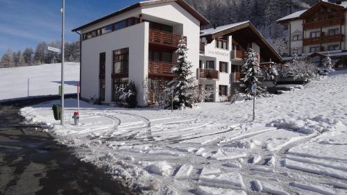 Apartamentos Chasa Miramont