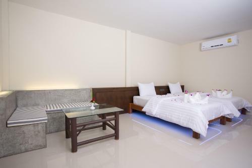 Hotel Suksompong Resort