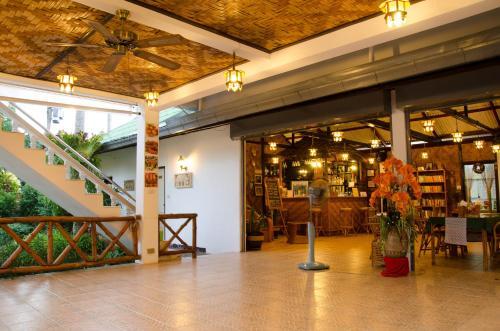 Hotel Jungle Village