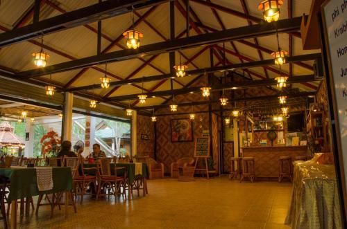 Hotel Jungle Village