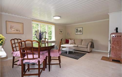 Three-bedroom Holiday Home In Grums