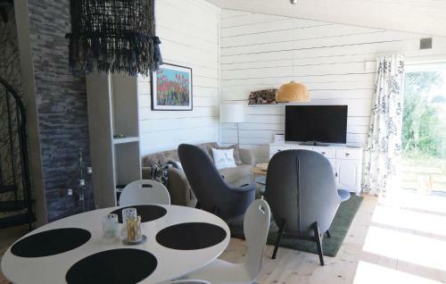 Two-bedroom Holiday Home In Kalmar