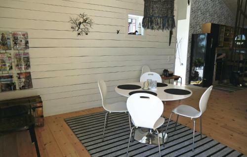 Two-bedroom Holiday Home In Kalmar