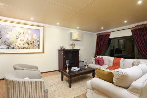 Hostal Shangri-la Manor
