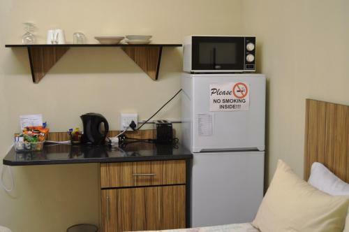 Hostal Rose Garden Overnight Stay