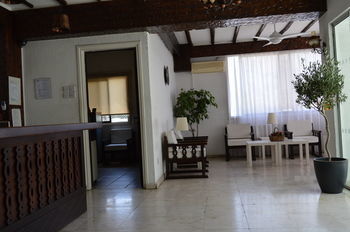 Residencia Lordos Hotel Apartments