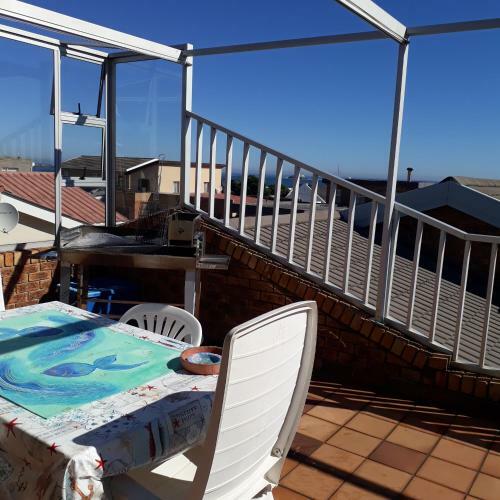 Breakaway Apartment With Balcony And Sea Views