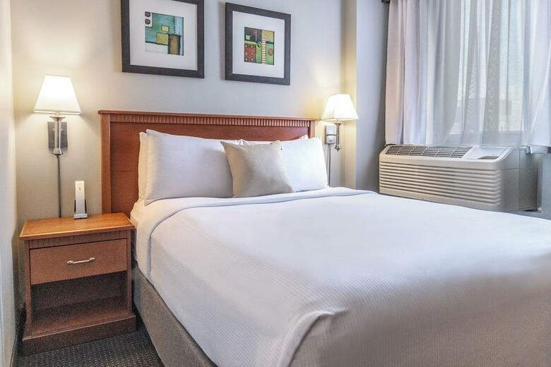 Hotel Candlewood Suites Montreal