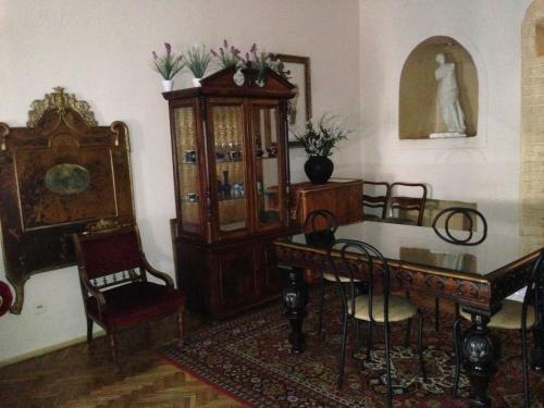 Magnificent Apartment On Halitska