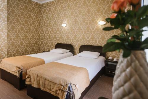 Hotel Golden Crown