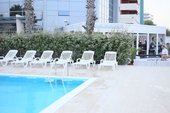 Sea Lion Hotel