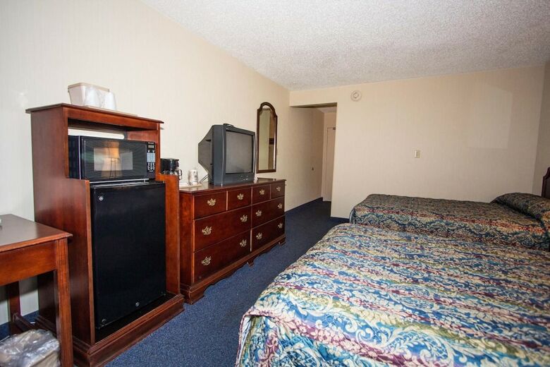Hotel The Mulberry Inn And Plaza At Fort Eustis
