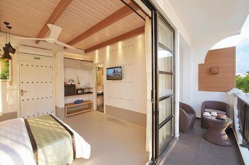 Crystal Sands Beach Hotel