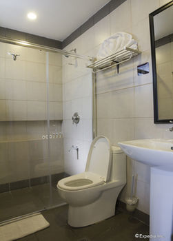 Jade Hotel & Suites