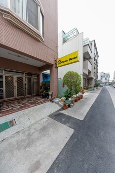 Hotel Slowly Come Home