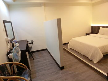 Lotus Yuan Business Hotel
