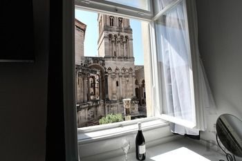 Hotel Peristil Luxury Rooms