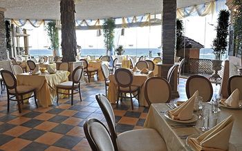 Atrium Hotel