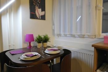 Hi5 Apartments - Central