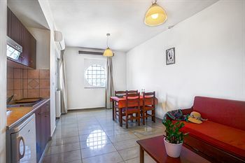 Aparthotel Artemis Apartments