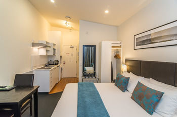 Gilmer Apartment Hotel