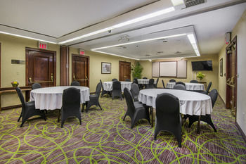 Hotel Cloverleaf Suites
