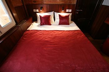 Albergue Basilica Hotel
