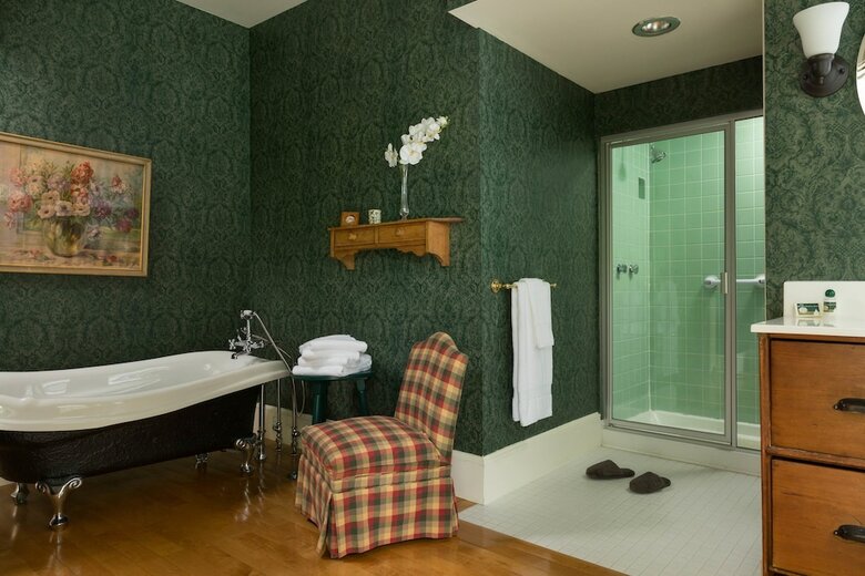 Bed & Breakfast Hawthorn Inn