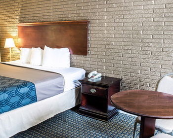 Hotel Rodeway Inn & Suites