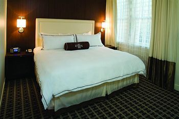 Ellis Hotel