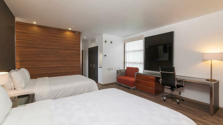 Hotel Lark