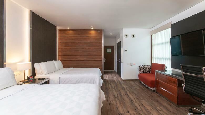 Hotel Lark