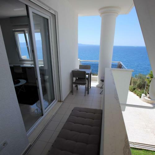 White Residence Apartments