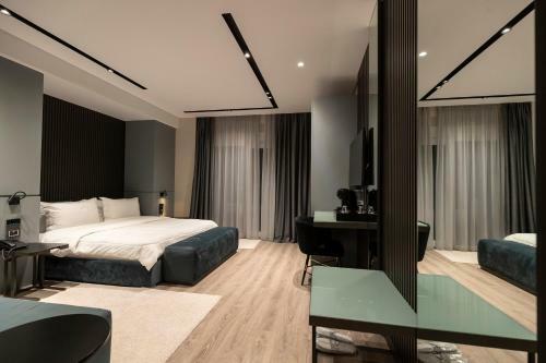 Demi Hotel